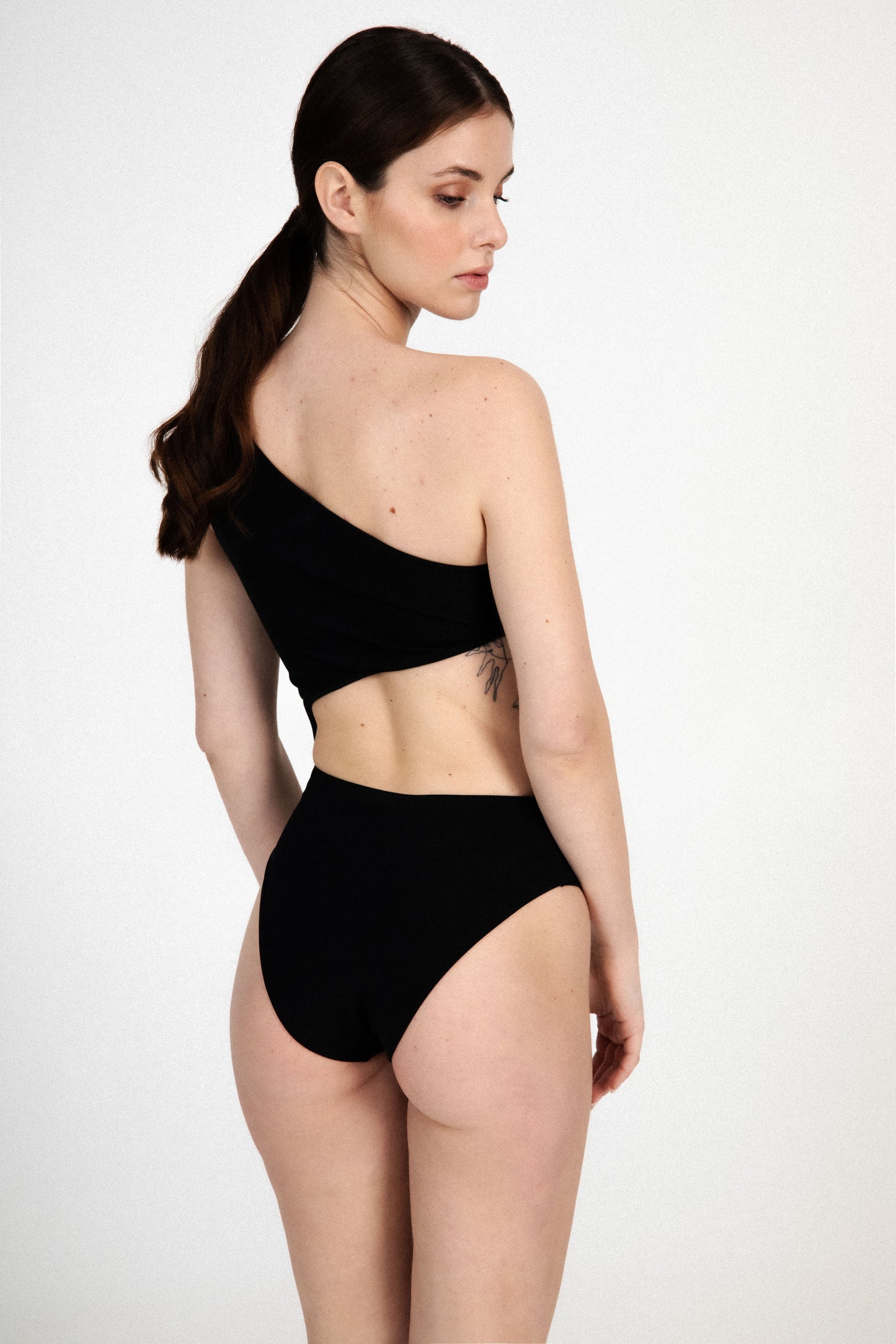 Three Pieces- Black
